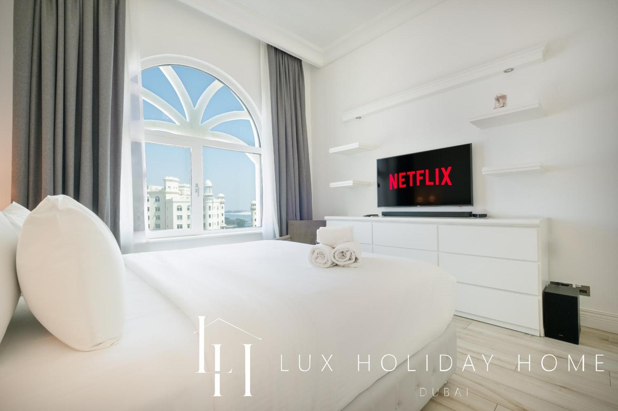 Lux The Shoreline Sea View Apartment