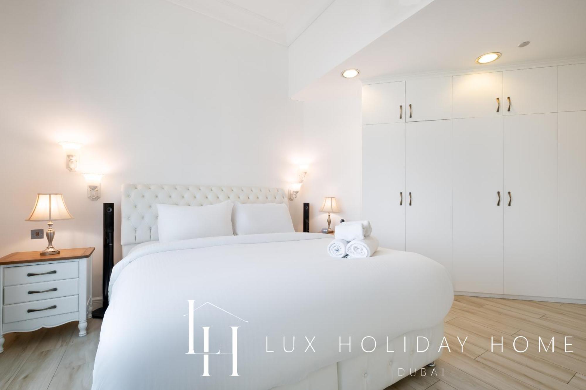 Lux The Shoreline Sea View Apartment